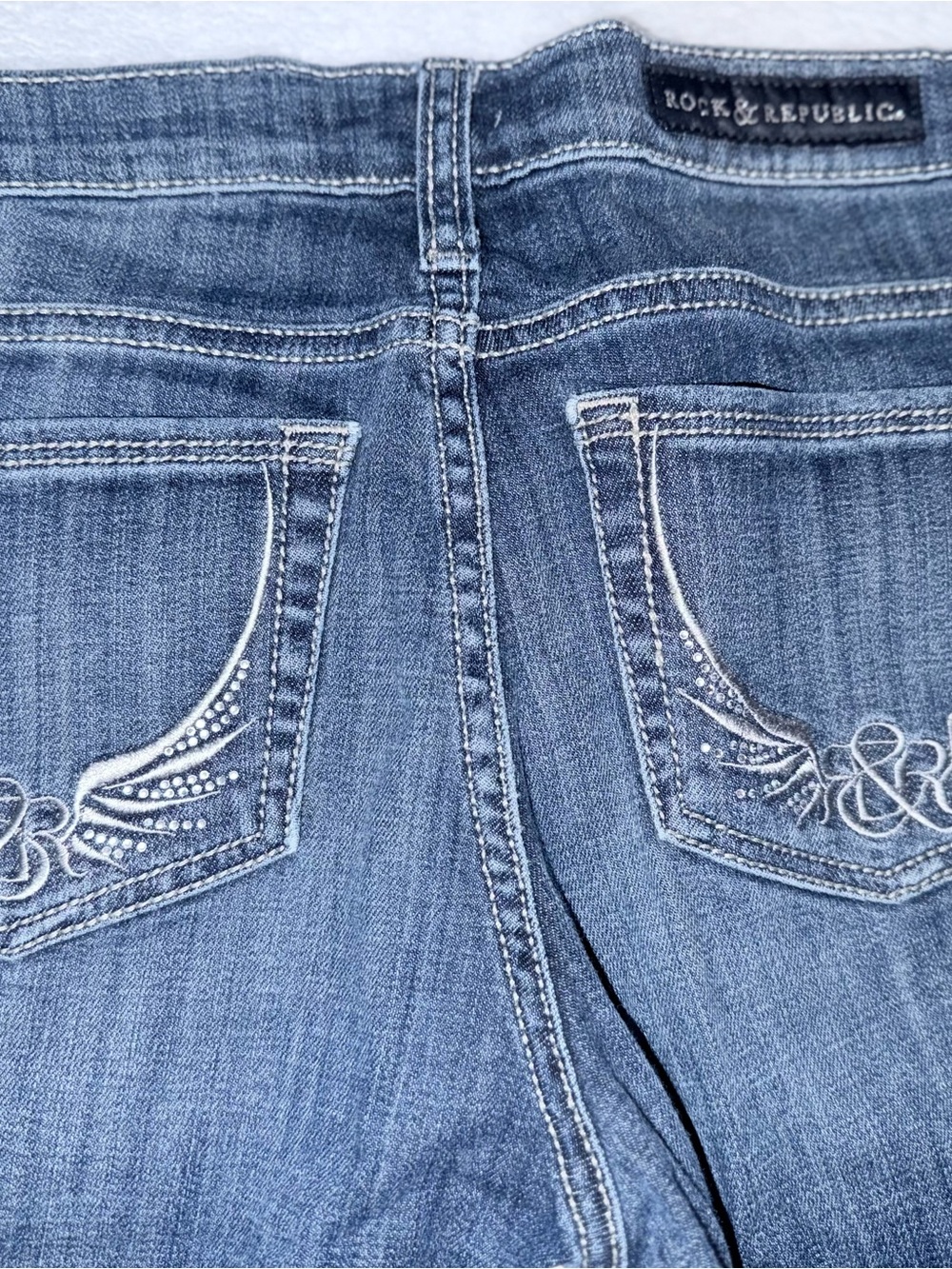 Rock & Republic Berlin Women's Blue Embroidered Back-Pocket Jeans Size 2
